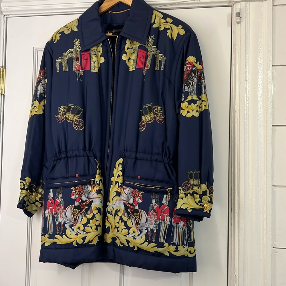 Vintage ESCADA silk puffer parka with English motif - perfect for apres ski